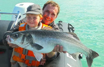 Le long de la côte d'Albâtre à Dieppe, il y a de très gros bars