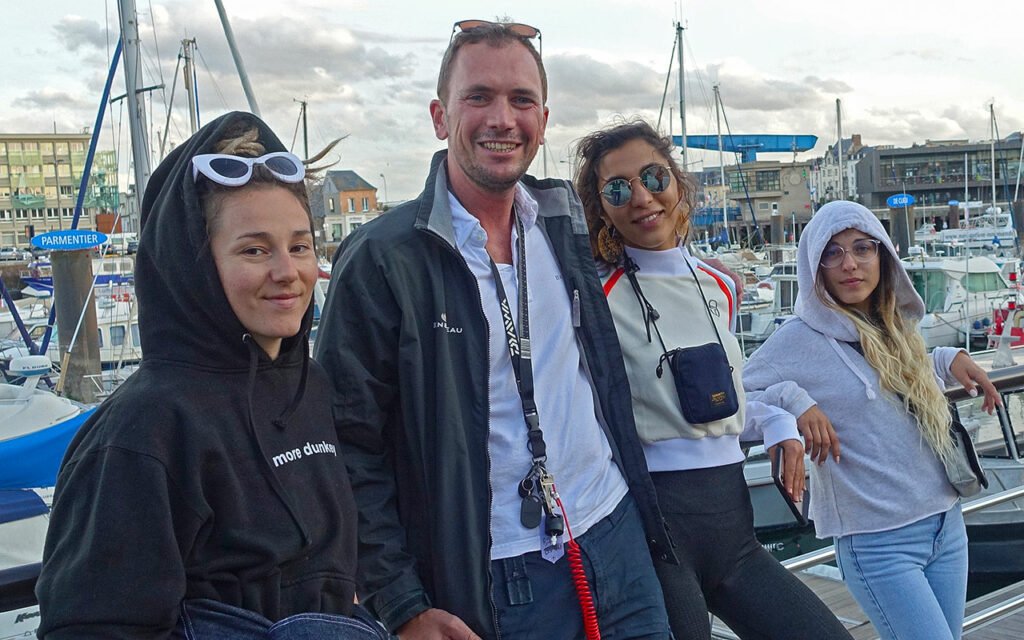 Les chanteuses LEJ venues pêcher à Dieppe avec Guillaume Fourrier
