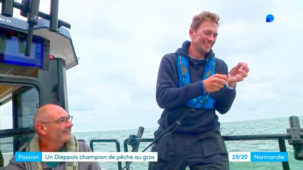 Guillaume enseigne la pêche dans la bonne humeur