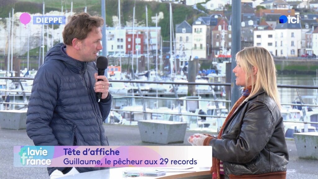 Guillaume Fourrier et Flavie Flament sur le plateau télévisé