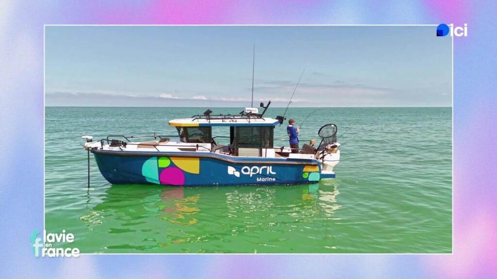 Le bateau de Guillaume Fourrier pour embarquer ses clients au large des côtes normandes